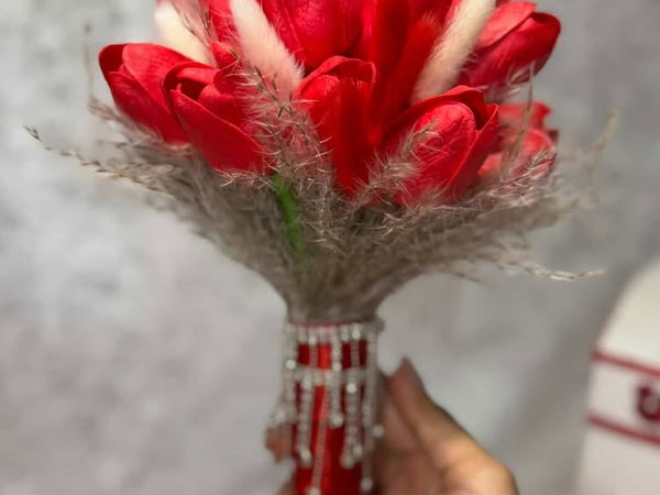 Булчински червен букет 🌹 Лалета