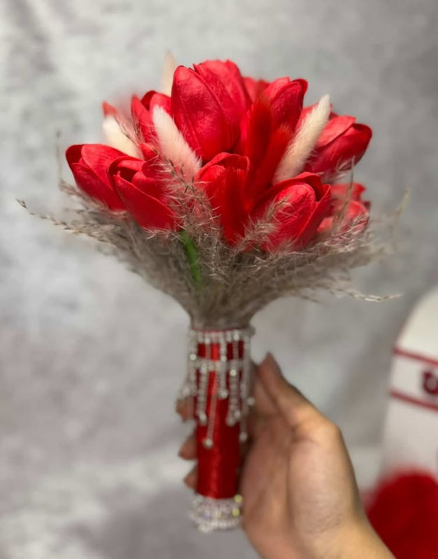 Булчински червен букет 🌹 Лалета